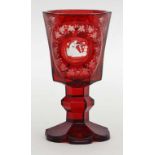 Biedermeier-Pokal.Farbloses Glas mit rubinfarbenem Überfang. Konische Kuppa mit zwei hoch