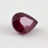 Rubin, 3,82 ct.Im Tropfenschliff. Natürliche Einschlüsse. Beigegeben: International Gemological