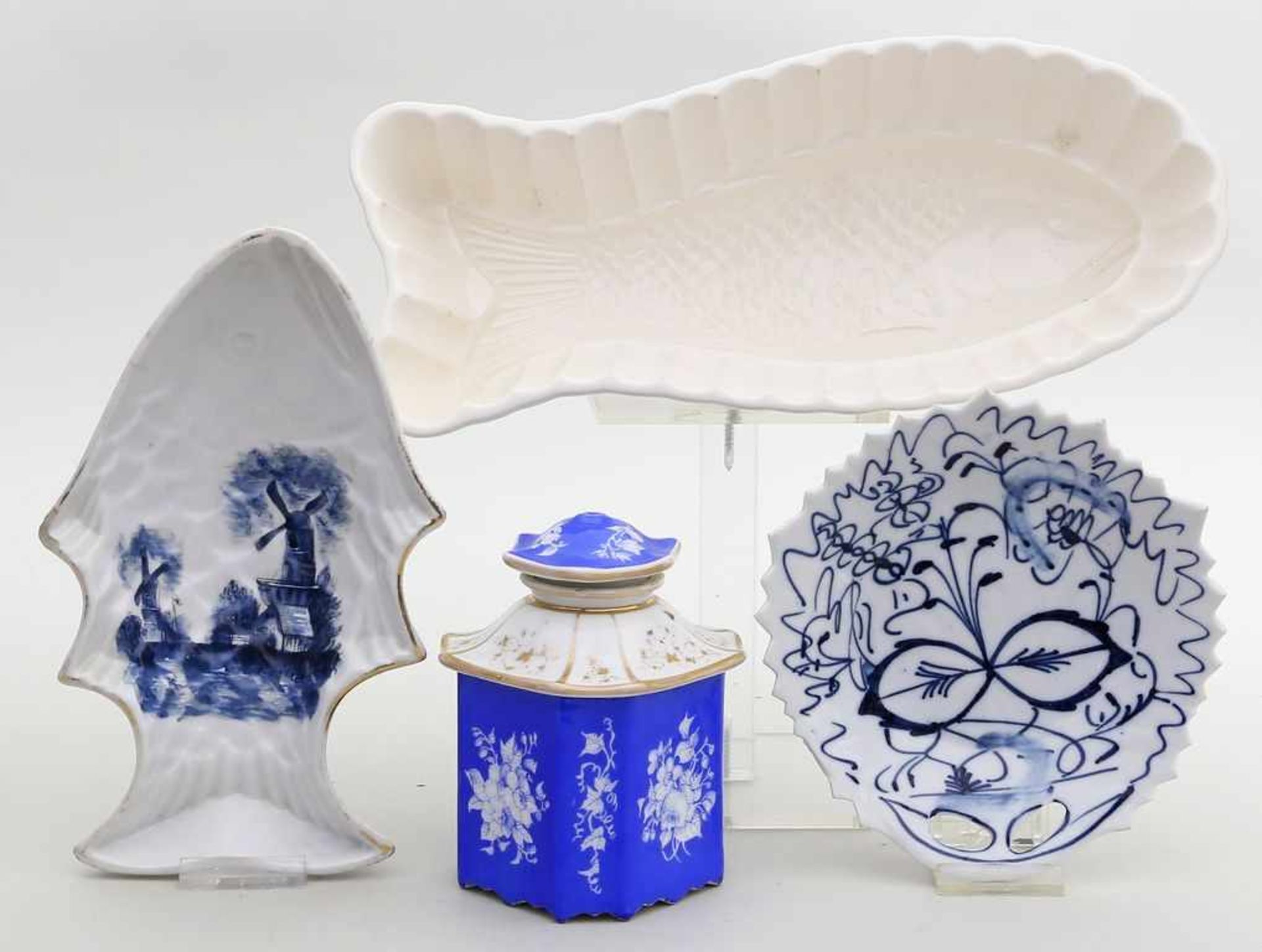 Biedermeier-Teedose, 2 Pudding-Fischformen und Schale.Porzellan/Keramik. Verschiedene Formen und