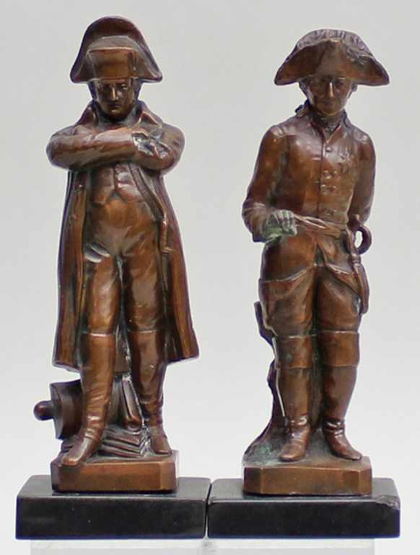 Paar Skulpturen "Napoleon" und "Friedrich der Große" (um 1900)Braun patinierte Bronze. Stock