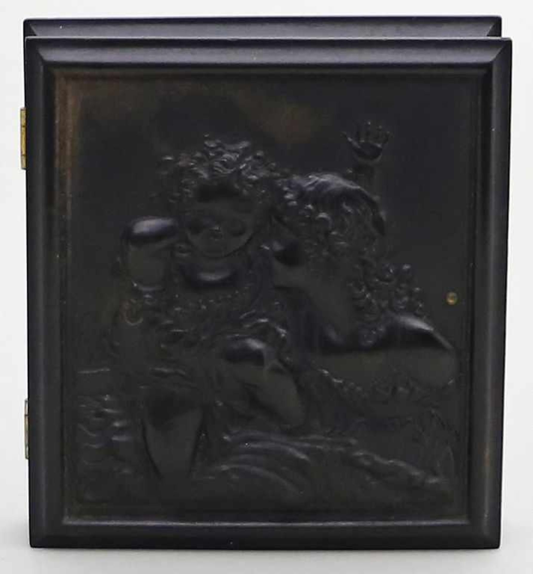 Daguerreotypie (Mitte 19. Jh.)Herrenportrait. In ebonisiertem Original-Rahmen mit figürlicher - Bild 2 aus 2