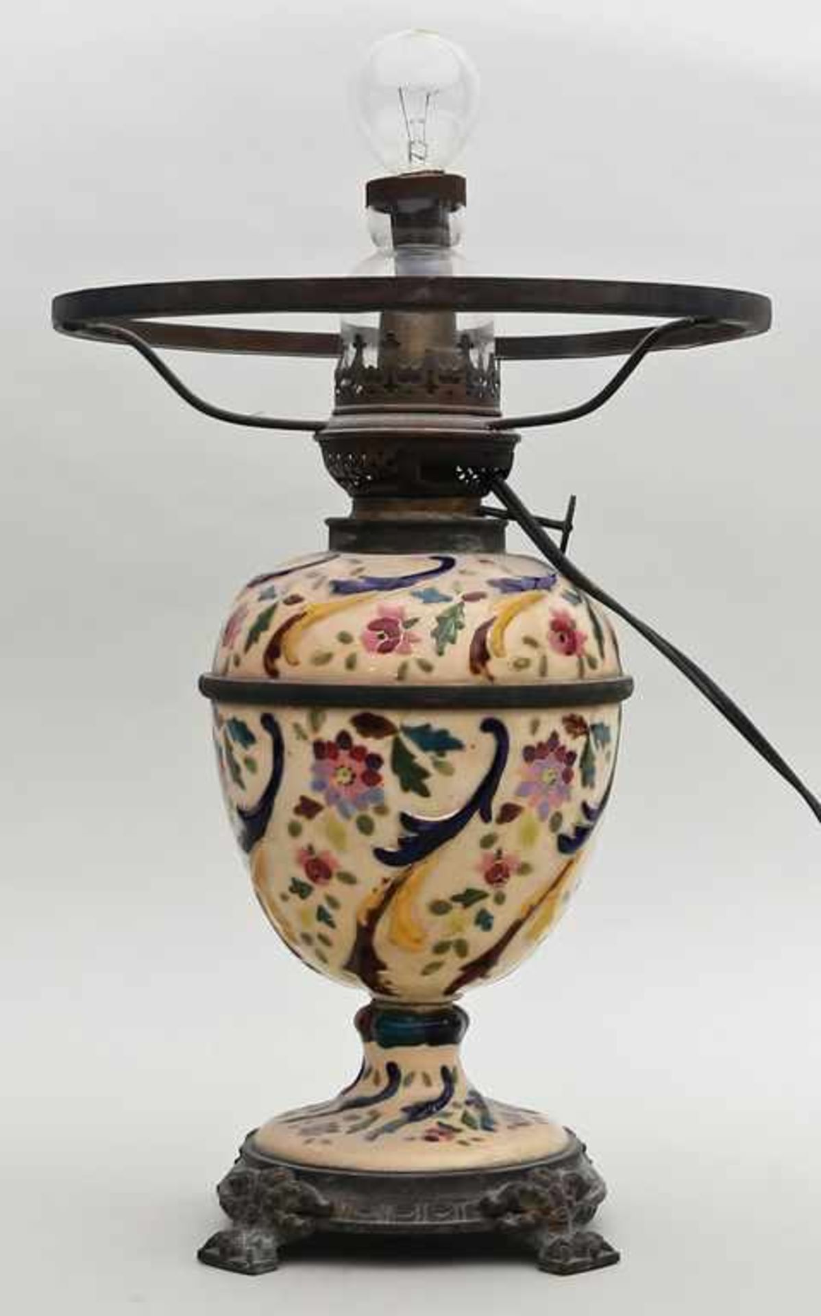 Historismus-Petroleum-Lampenfuß.Farbiger Keramikbaluster. Ohne Glasschirm und einfache