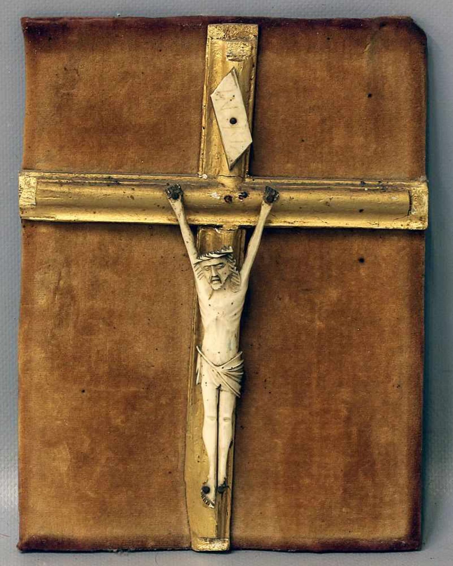 Unbekannter Künstler (18. Jh.)Christus (Viernageltypus). Bein geschnitzt (li. Fuß best.). Auf