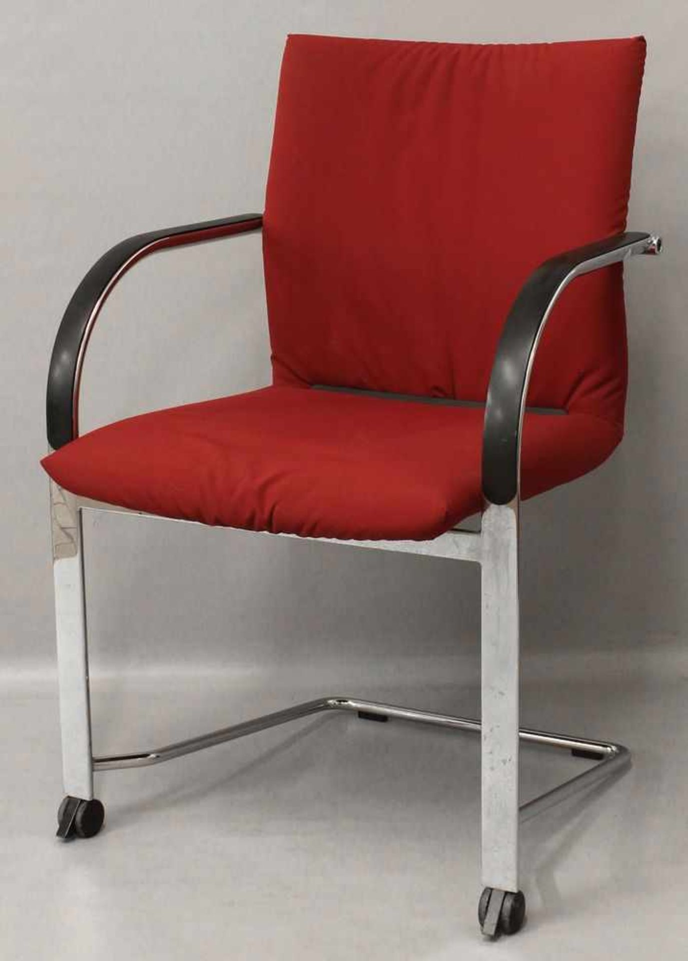 Vogtherr, Burkhard (geb. 1942)"Spin Arm Chair". Verchromtes Gestell, vorne mit Rollen, roter