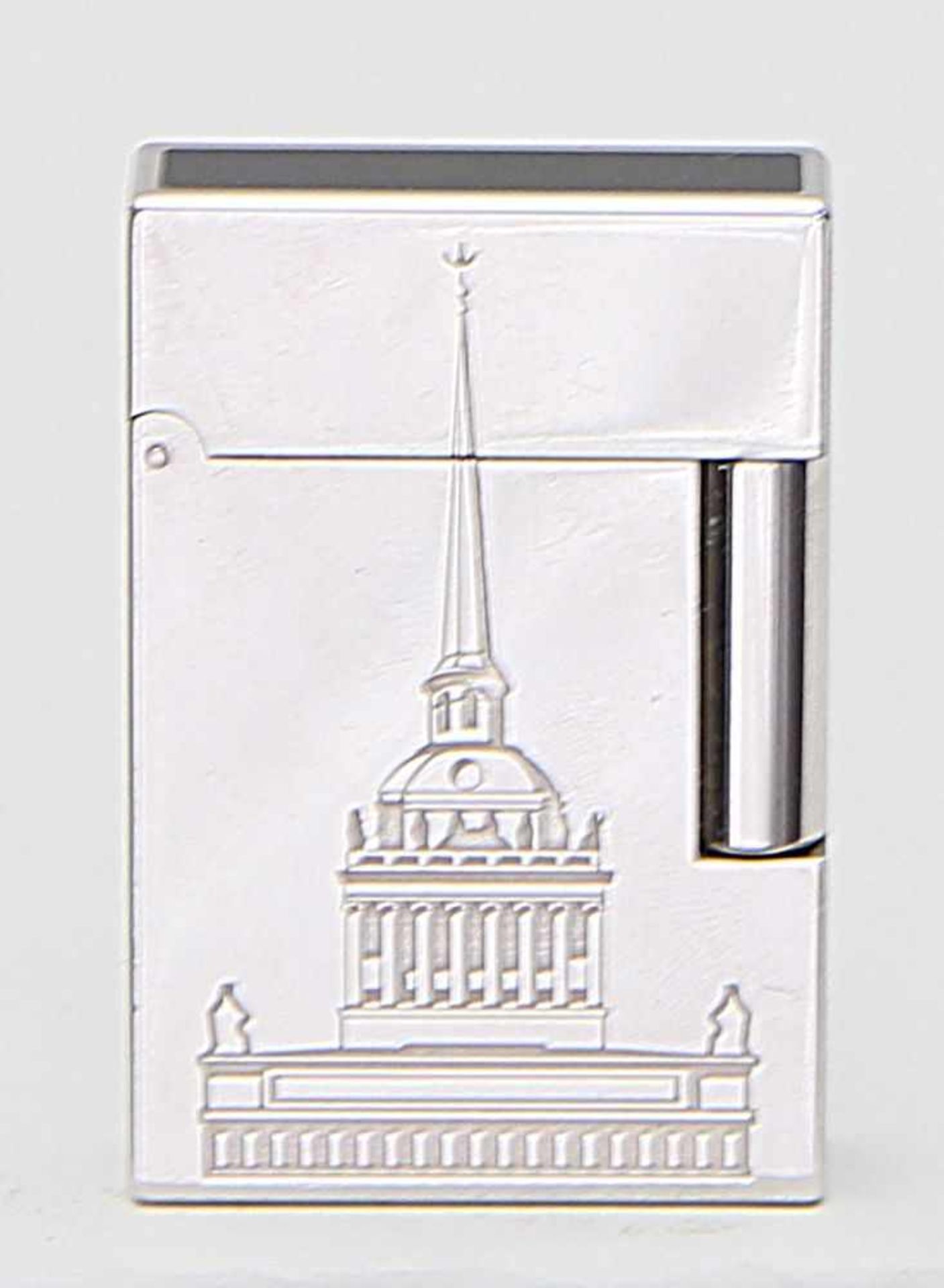 Limitiertes Feuerzeug "St. Petersburg", Dupont.Versilbert, mit Darstellung des Stadtwappens und