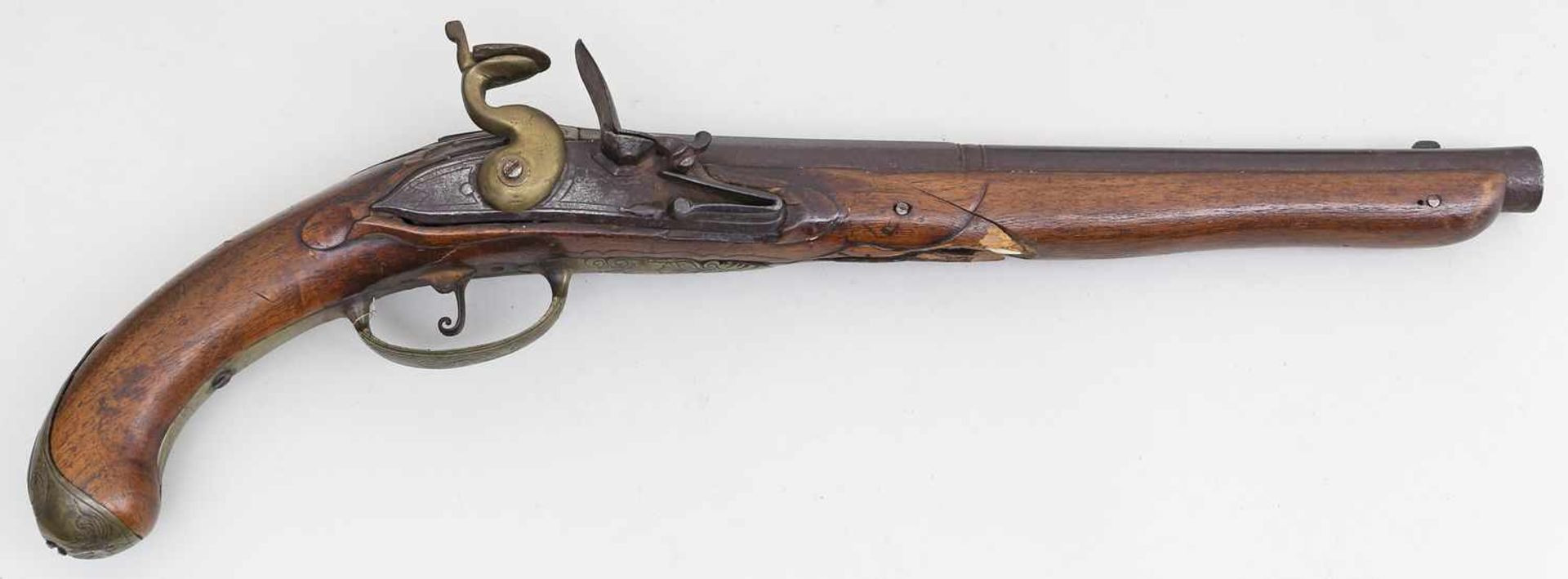Steinschlosspistole und Gewehr.Eisen/Holzschäfte, stark besch. 19. Jh. L. 42 bzw. 123 cm. - Bild 2 aus 2