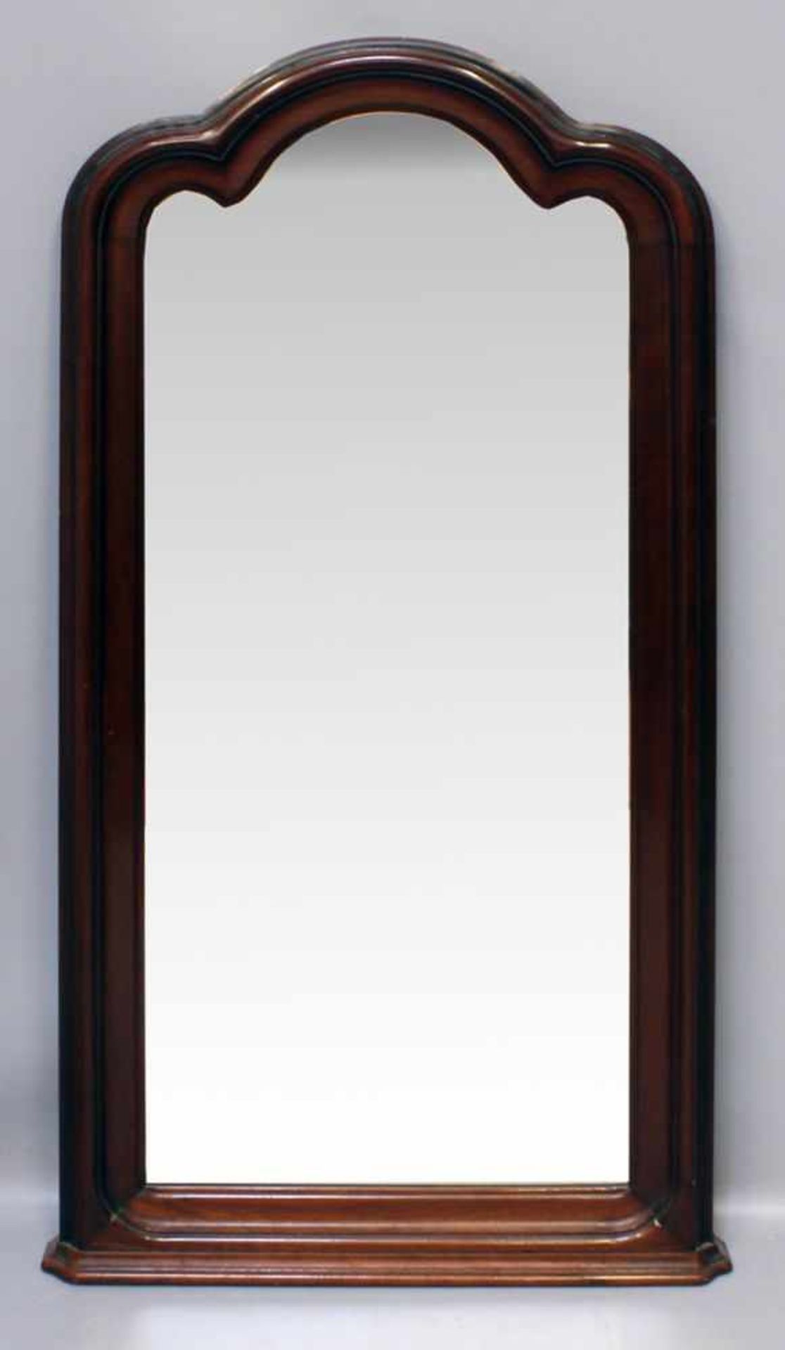 Spätbiedermeier-Pfeilerspiegel (um 1860)Profilierter Mahagonirahmen (ohne Bekrönung). 128x 60 cm.