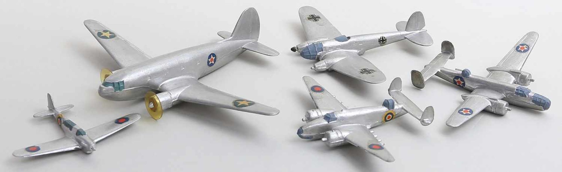 5 Flugzeuge, Wiking.Nr. E18/He111/USA20/USA6 und USA17. Unvollständig. 1940er Jahre.