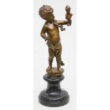 Iffland, Franz (1862 Berlin 1935)Allegorische Darstellung der Künste als Putto mit Skulptur. Braun