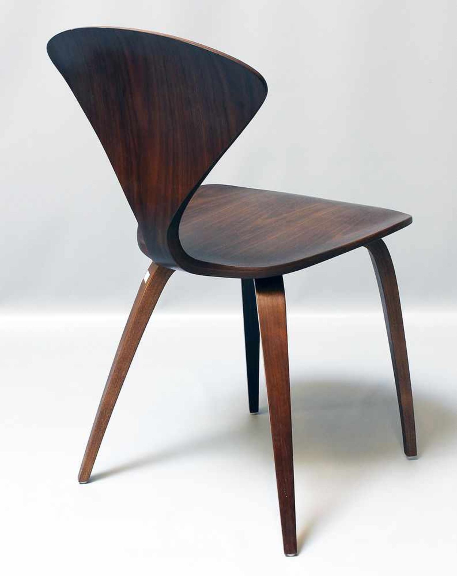 Cherner, Norman (1920 Brooklyn 1987)Cherner Side Chair. Geformtes Schichtholz, dunkelbraun - Bild 2 aus 2