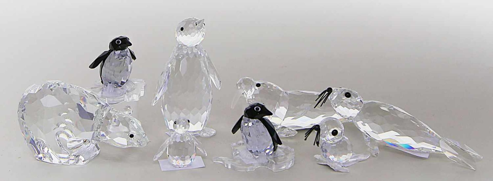 Acht Skulpturen, Swarovski:Eisbär, Walross, Seehund, Heuler und vier div. Pinguine (2x auf "
