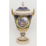 Weimar-Vase, KPM Berlin.Eiförmige Laibung und Deckel in Kobaltblau mit reichem Golddekor. Schau- und