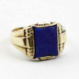 Art Deco-Ring.585/000 GG, brutto 4,5 g. Besetzt mit Lapislazuli-Tafelstein (stärkere Tragespuren