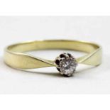 Brillantsolitärring.585/000 GG, brutto 1,8 g. Besetzt mit Brillant, ca. 0,15 ct. RW 58.