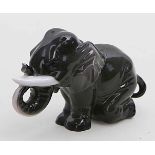 Art Deco-Figur eines kleinen Elefanten, Rosenthal.Porzellan. Farbige Unterglasurbemalung. Form-Nr.