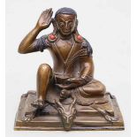 Skulptur des Milarepa.Kupferbronze, die Haare mit ikonographischer Bemalung und korallenfarbenem