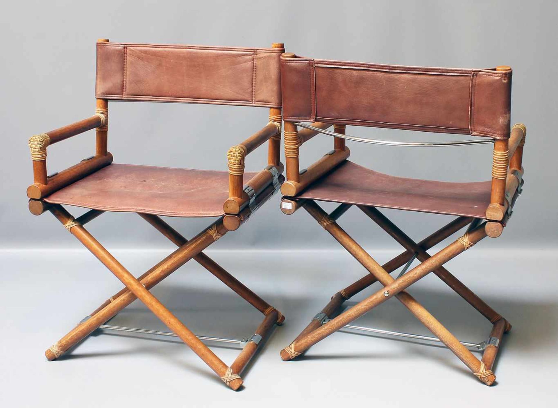McGuire, John (1920-2013)Paar Armlehnstühle aus lackiertem Bambus, Sitzfläche und Rückenlehne aus - Bild 2 aus 2