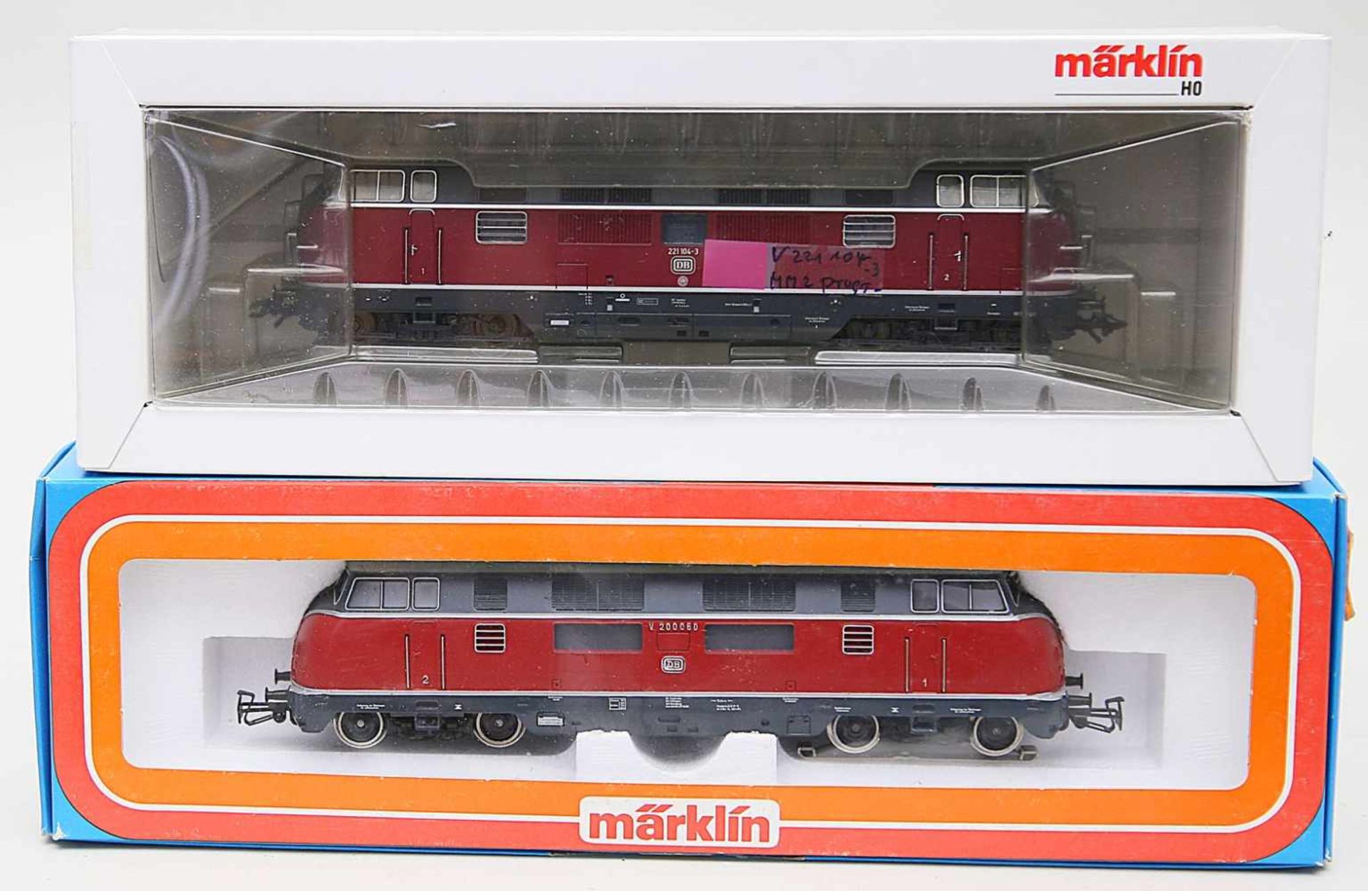 2 Dieselloks, Märklin H0.Art.-Nr. 3492 und 3021, Funktion nicht geprüft. Je in Originalverpackung.