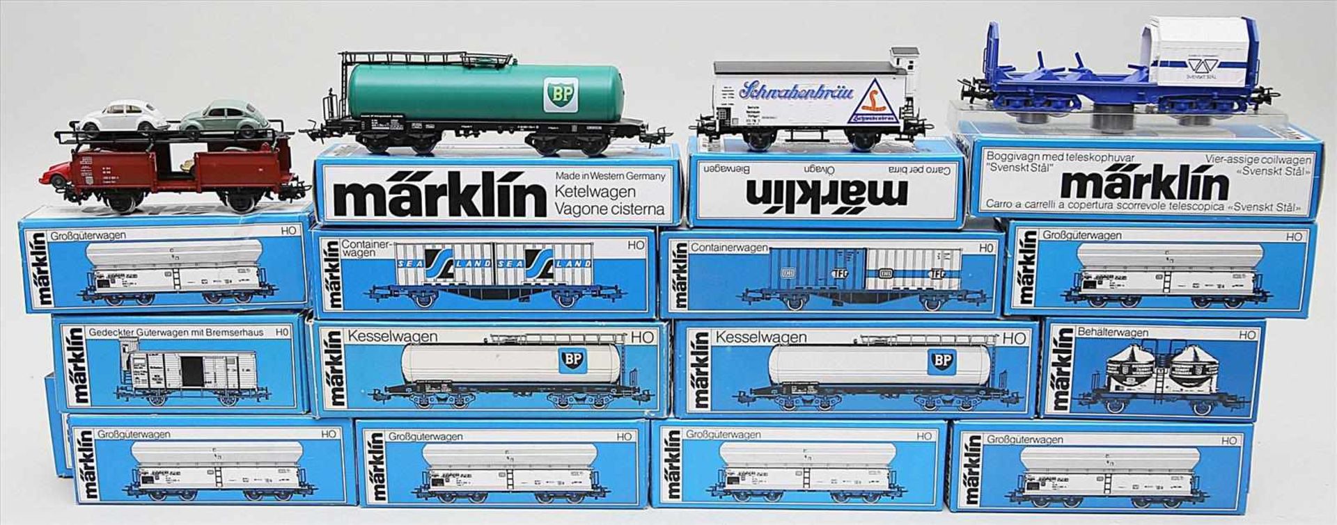 16 Güterwagen, Märklin H0.Verschiedene Ausführungen und Art.-Nr. Je in Originalverpackung. Nahezu