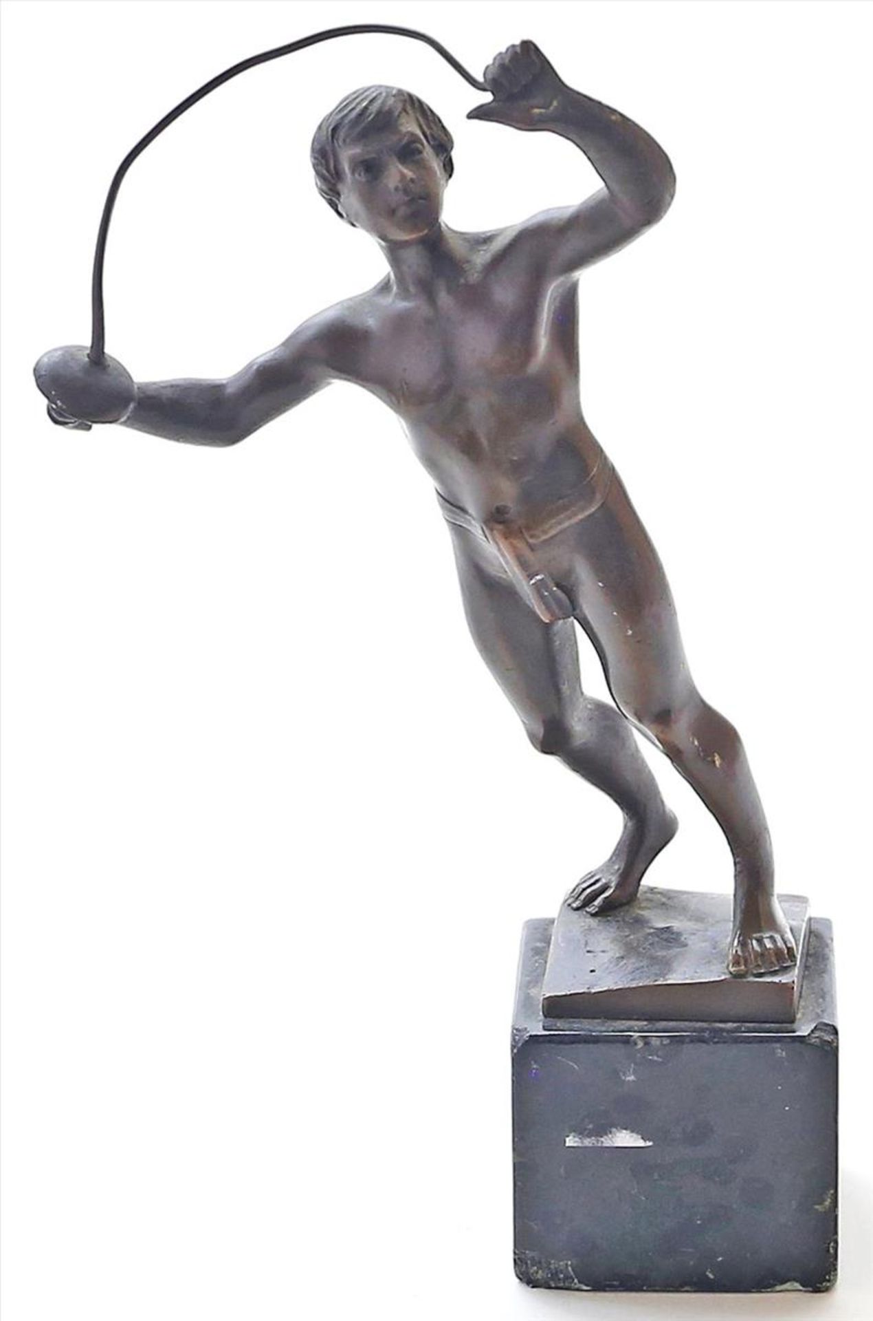Keck, Hans (1875-1941)Mann mit gebogenem Florett. Bronze, dunkel patiniert. L. Kratzer, verbogen und