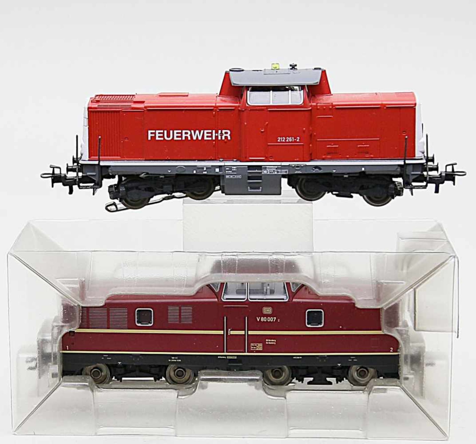 2 Dieselloks, Märklin H0.Verschiedene Ausführungen, Funktion nicht geprüft. Bespielt.