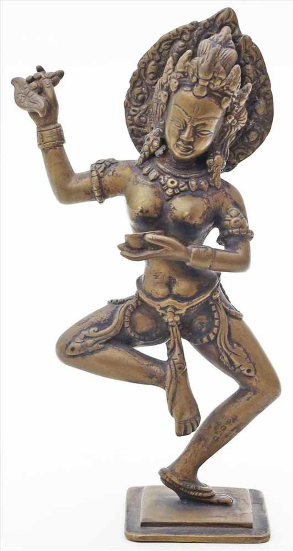 Skulptur einer tanzenden, hinduistischen Gottheit.Schwere Bronze. Wohl Nepal. H. 25 cm.