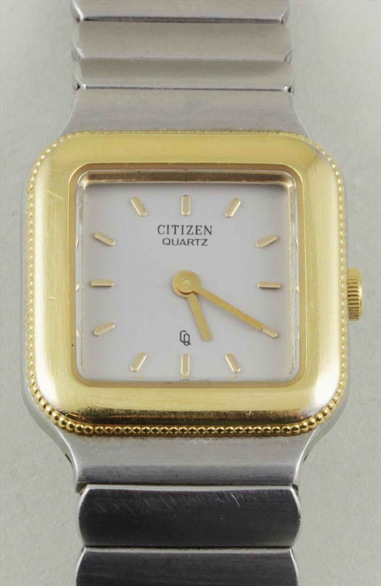 Damenarmbanduhr "Citizen".Quadratisches Gehäuse und Ansatzband aus Stahl, Lunette vergoldet.