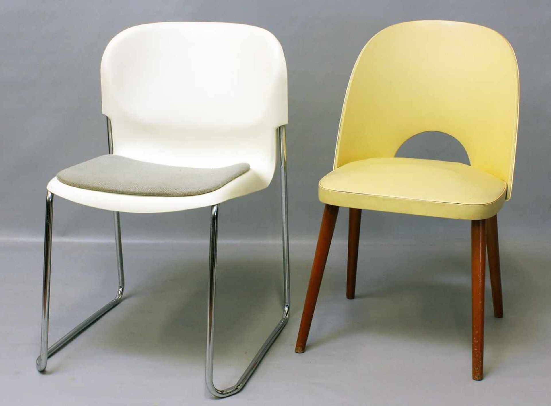 2 Designstühle.Alters- und Gebrauchsspuren, 1x Bezug min. besch. Hergestellt von Gerd Lange bzw.