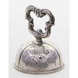Tischglocke.12 Lot Silber, 63 g. Glocke floral ziseliert, hohl gearbeiteter, reliefierter Griff
