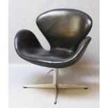 Jacobsen, Arne (1902 Kopenhagen 1971)Lounge-Sessel "Swan Chair". Höhenverstellbarer und drehbarer