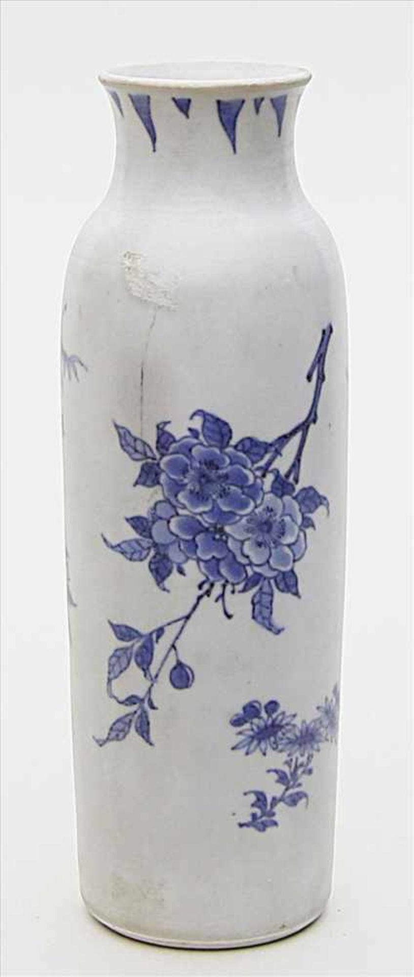 So genannte "Sleeve"-Vase.Porzellan. Auf glattem Boden zylindrischer Körper mit gerundeter