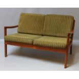 Wanscher, Ole (1903 Frederiksberg - Charlottenlund 1985)Zweisitzer-Sofa "Senator" aus Teakholz.