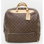 Reisegepäcktasche, Louis Vuitton.Modell "Evasion" aus Monogram-Canvas mit Rindsleder-Beschlägen