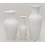 Drei Vasen, KPM Berlin.Weiß. Verschiedene Balusterformen, dabei "Asia", "chinesische Vase" und