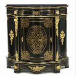 Halbschrank, Napoleon III.Schwarz gelacktes Holz mit Messingeinlagen im Boulle-Stil und