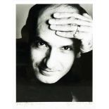 King, Bill (20. Jh.)Portrait von Ben Kingsley, 1983. Fotoprint (l. Altersspuren bzw. wellig), re. u.