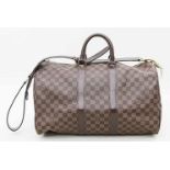 Henkeltasche "KEEPALL BAND 45", Louis Vuitton.Damier Canvas mit braunem Leder. Vergoldete