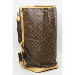 Reisegepäcktasche, Louis Vuitton.Modell "Sac Marine". Braunes Monogram-Canvas mit Textilinnenfutter.