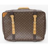 Koffer, Louis Vuitton.Braunes Monogram-Canvas mit Ledergurten und Ledergriff, teils Nylon. Innen