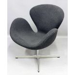 Jacobsen, Arne (1902 Kopenhagen 1971)Lounge-Sessel "Swan Chair". Fußkreuz aus Aluminium, drehbarer