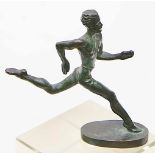 Daumiller, Gustav Adolf (1876 Memmingen - München 1962)Läufer. Bronze, teils grünlich patiniert. Auf