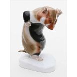 Skulptur eines rennenden Hamsters.Farbige Unterglasurbemalung. Form-Nr. 6802. Grüne Stempelmarke