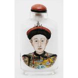 Snuffbottle mit Porträt des Kaisers Qianlong.Glas. Rechteckig mit abgeschrägten Schultern.