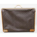 Koffer, Louis Vuitton.Braunes Monogram-Canvas mit braunen Lederbeschlägen. Goldfarbene Hardware. Mit