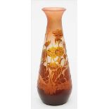 Gallé, Emille (1846 Nancy 1904), WerkstattJugendstil-Vase. Farbloses, matt geätztes Glas mit milchig