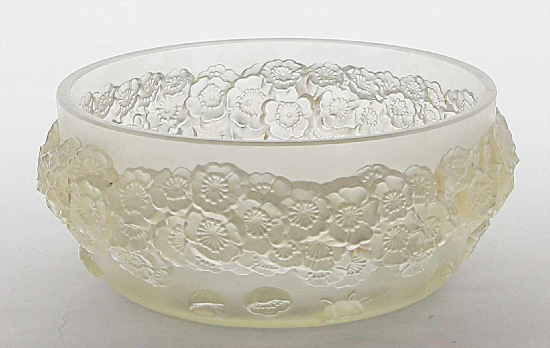 Unterteil als Schale "Primivères", Lalique.Farbloses, formgeblasenes, matt geätztes Kristall. Min.