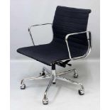 Eames, Charles und Ray (1907-1978 / 1912-1988)Bürodrehstuhl "EA 117 Alu Chair" mit flacher