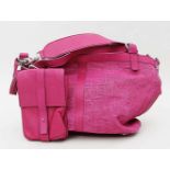 Henkeltasche, Escada.Pinkes Leder. Versilberte Metallapllikationenen. Abnehmbare Außentasche.