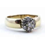 Brillantring.585/000 GG, brutto 5,7 g. Besetzt mit sieben Brillanten zus. ca. 0,5 ct. RW 59.- - -