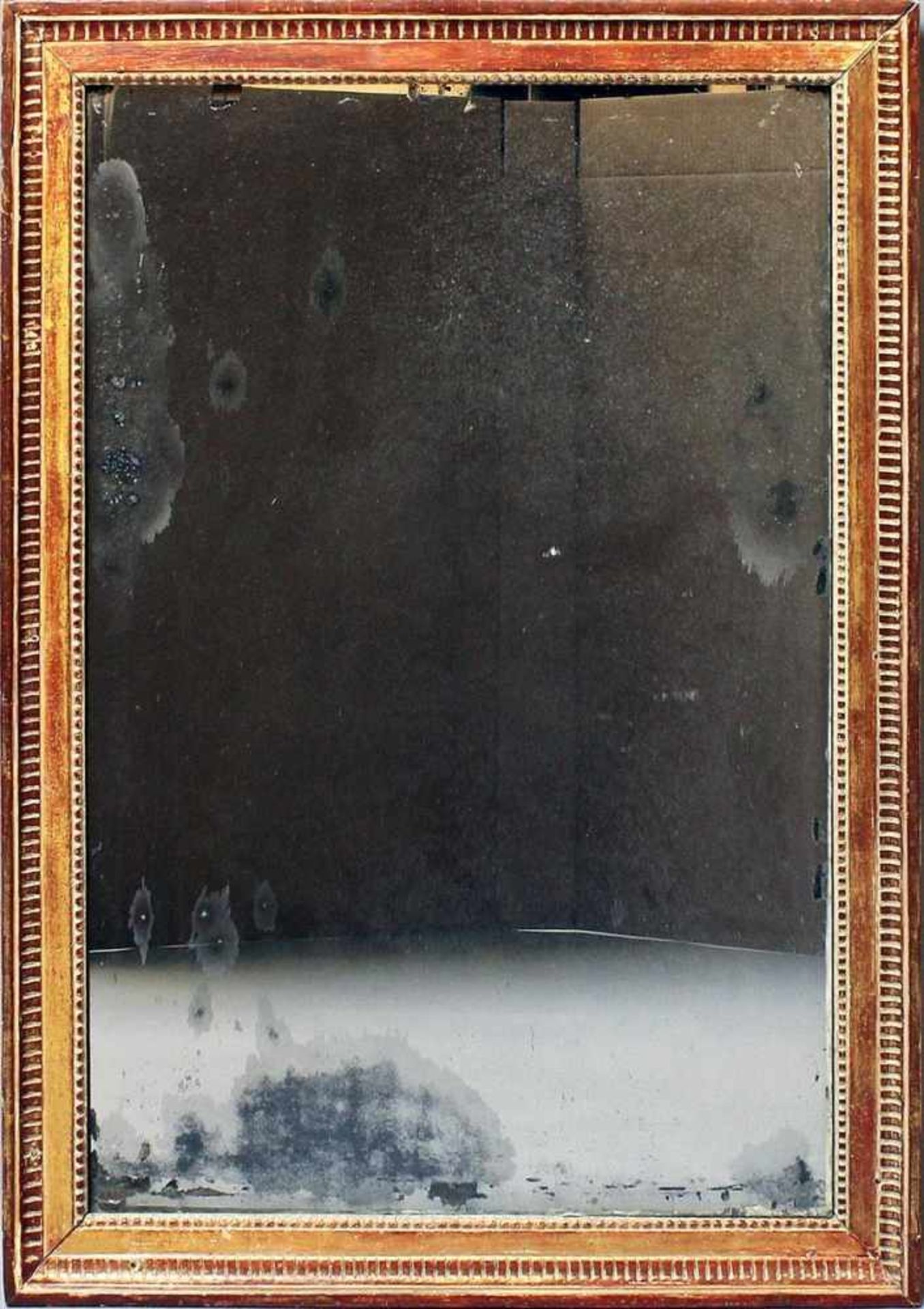Louis XVI.-Spiegel (Frankreich, 18. Jh.).Holz, roter Bolus, goldgefasst, altes Spiegelglas.